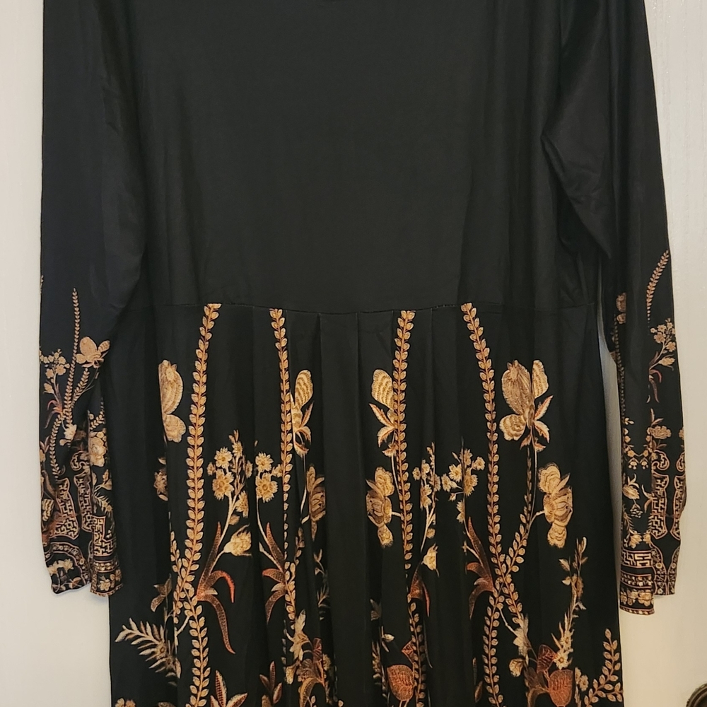 Elegant Black and Gold Long Sleeve Dress